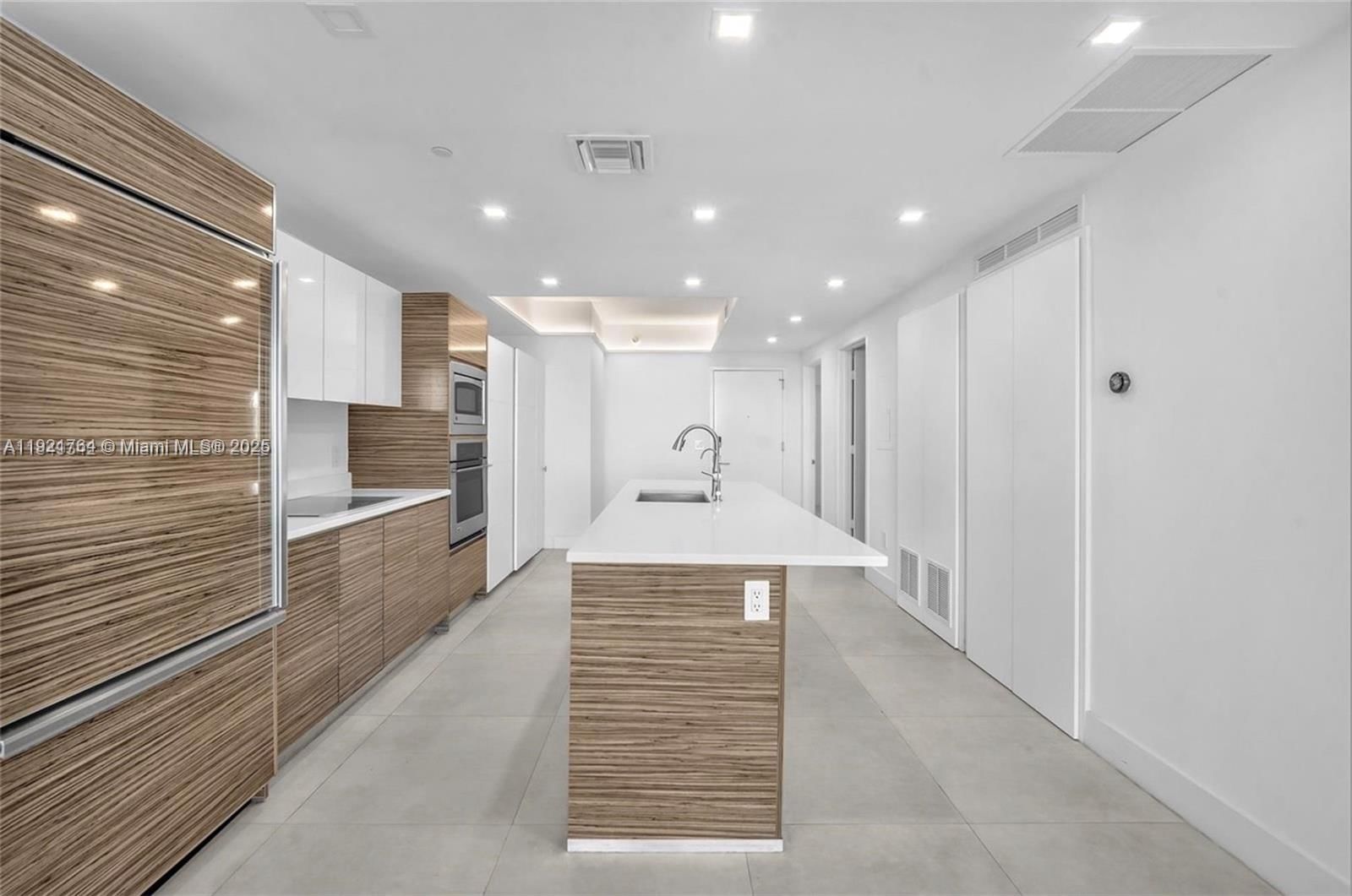 Real estate property located at 460 28th St #2307, Miami-dade, Icon Bay Condo, Miami, FL