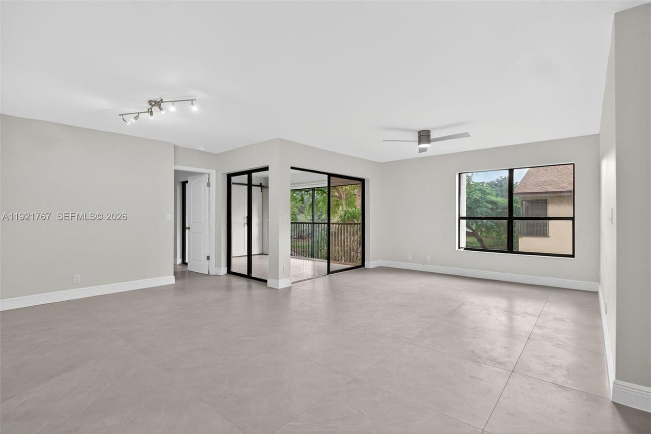 Real estate property located at 3697 Cocoplum Cir #3537, Broward, Karanda Village Iii-a Con, Coconut Creek, FL