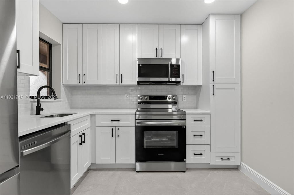 Real estate property located at 3697 Cocoplum Cir #3537, Broward, Karanda Village Iii-a Con, Coconut Creek, FL