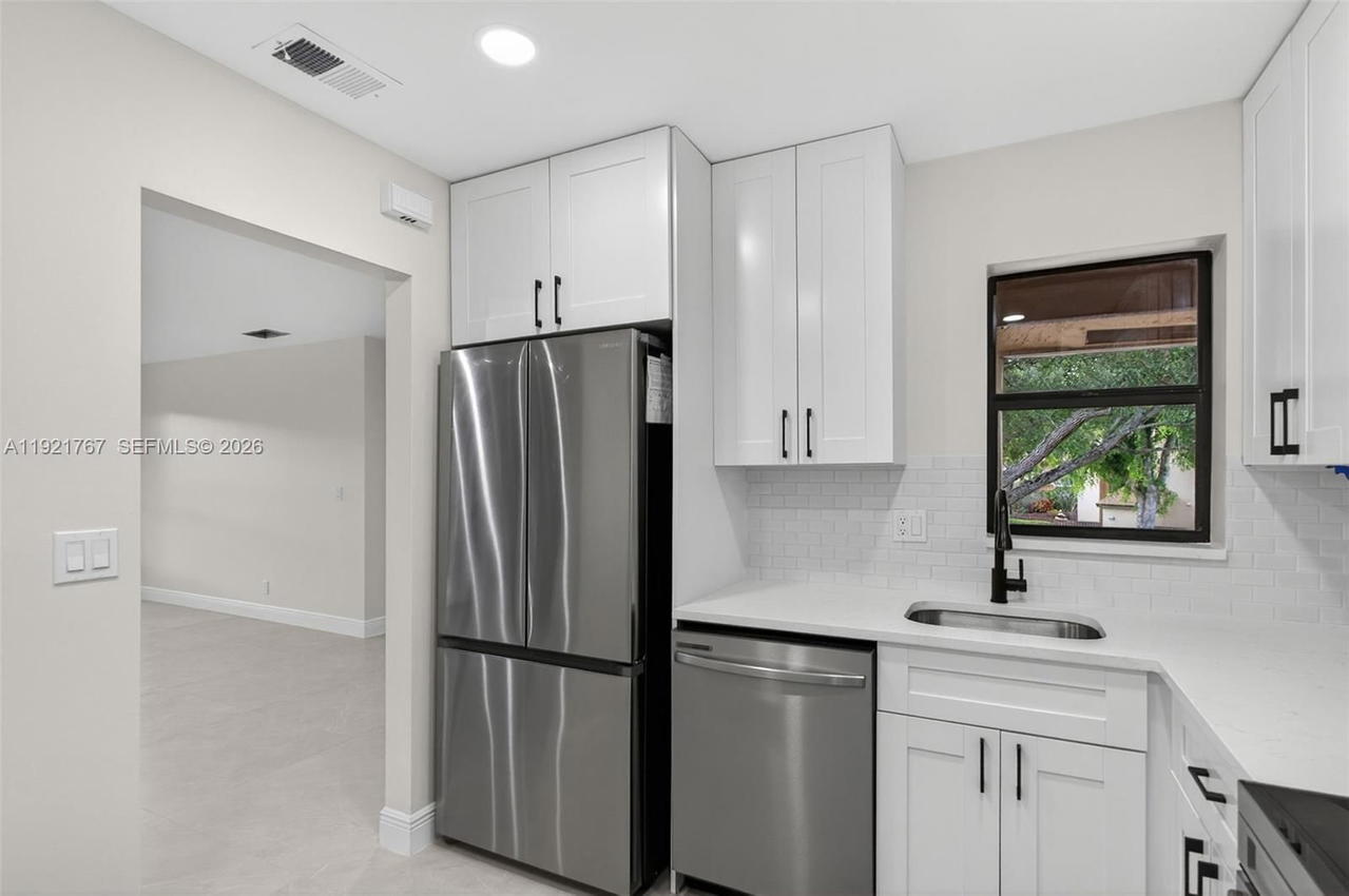 Real estate property located at 3697 Cocoplum Cir #3537, Broward, Karanda Village Iii-a Con, Coconut Creek, FL