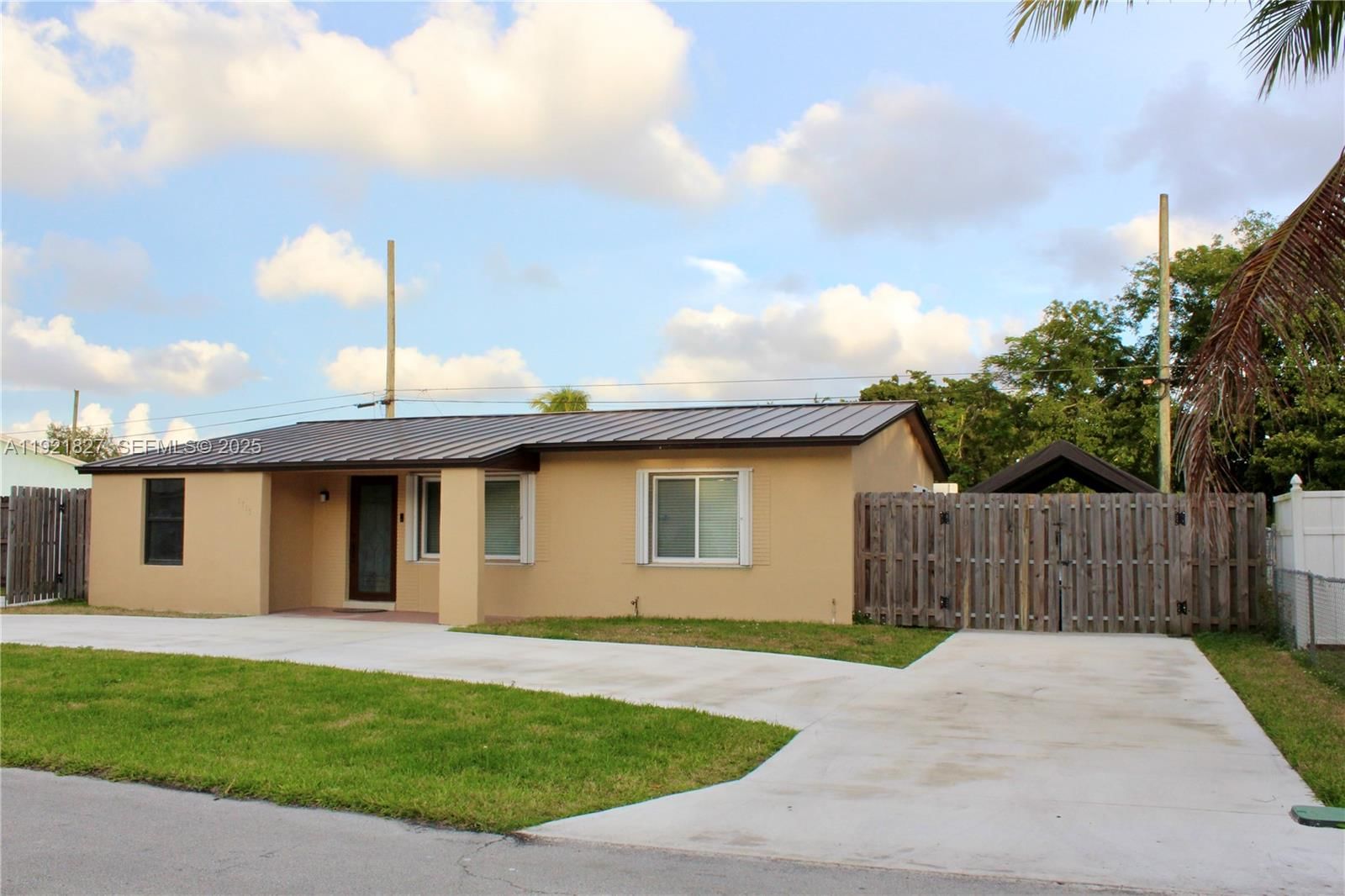 Real estate property located at 1715 59th Ave, Broward, Mic-lil Estates, Hollywood, FL