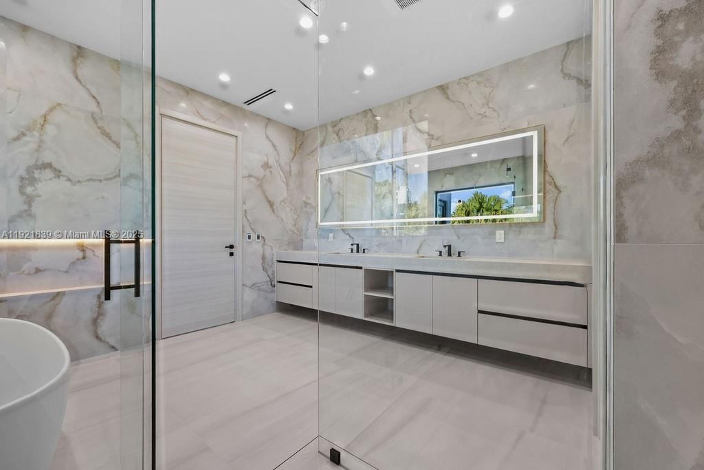 Real estate property located at 618 17th Way, Broward, Victoria Park Corr Amen P, Fort Lauderdale, FL