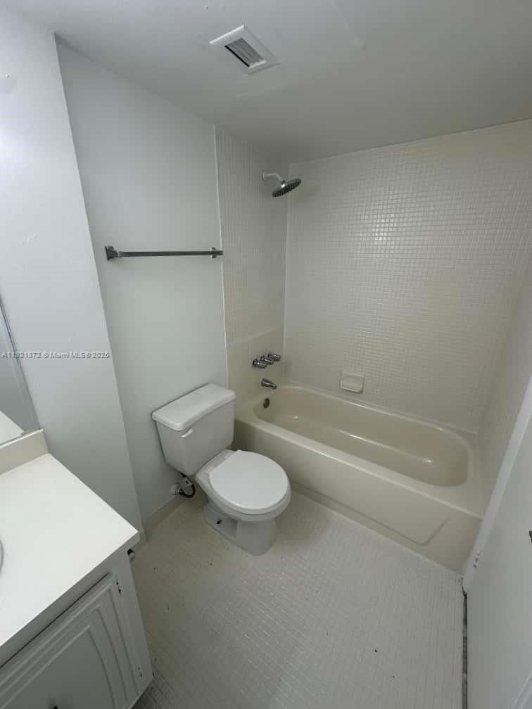 Real estate property located at 484 165th St Rd A-214, Miami-dade, Montecarlo Condo, Miami, FL