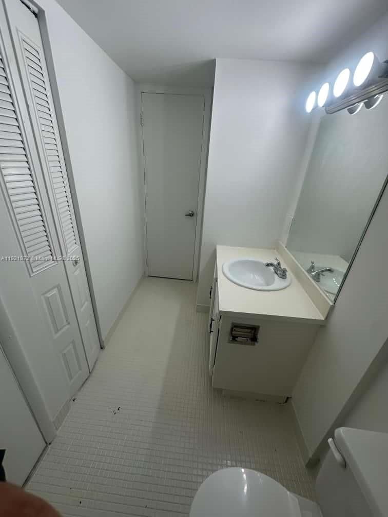 Real estate property located at 484 165th St Rd A-214, Miami-dade, Montecarlo Condo, Miami, FL