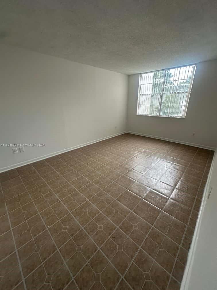 Real estate property located at 484 165th St Rd A-214, Miami-dade, Montecarlo Condo, Miami, FL