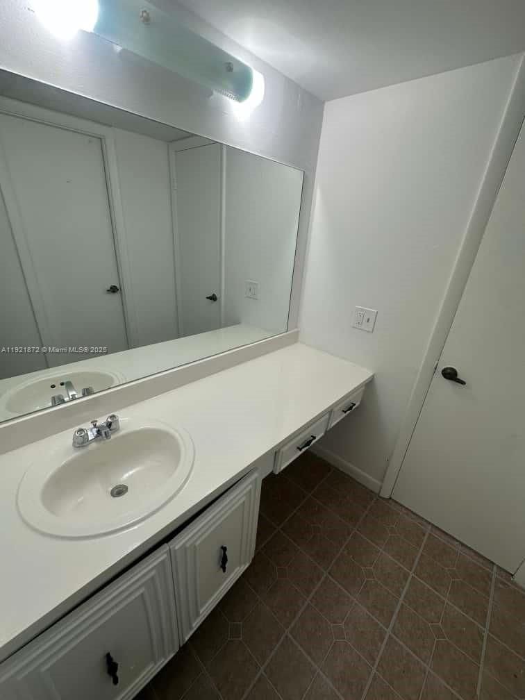 Real estate property located at 484 165th St Rd A-214, Miami-dade, Montecarlo Condo, Miami, FL