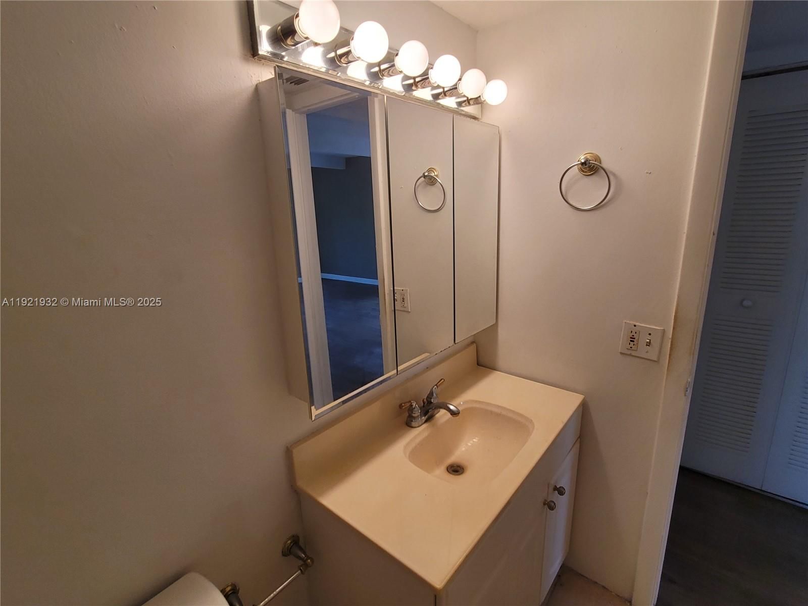 Real estate property located at 1245 Flagler Ave #305, Broward, Village Townhouse-pompano, Pompano Beach, FL
