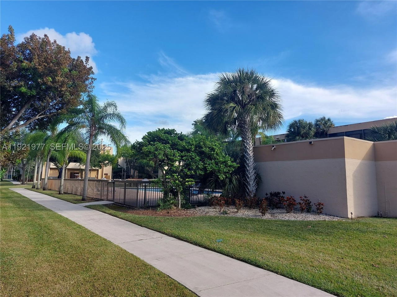 Real estate property located at 8415 107th Ave #255W, Miami-dade, Kendall Acres West Condo, Miami, FL
