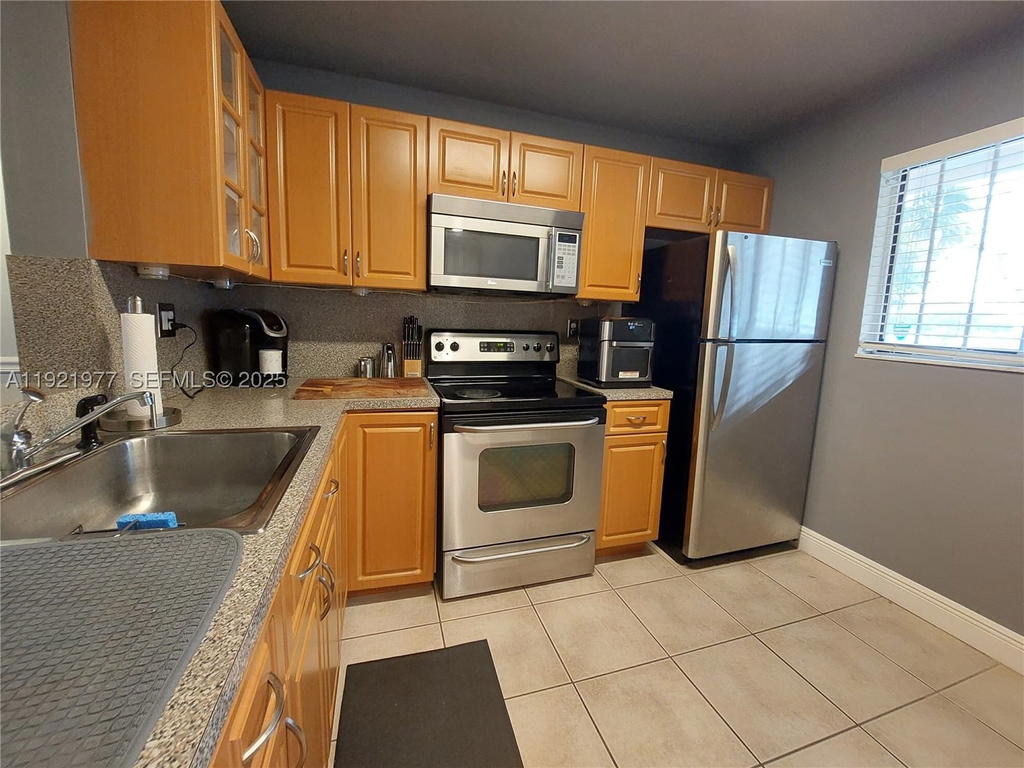 Real estate property located at 8415 107th Ave #255W, Miami-dade, Kendall Acres West Condo, Miami, FL