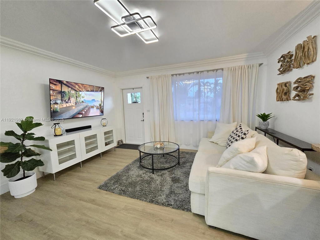 Real estate property located at 6571 Park St, Broward, Driftwood Plaza, Hollywood, FL
