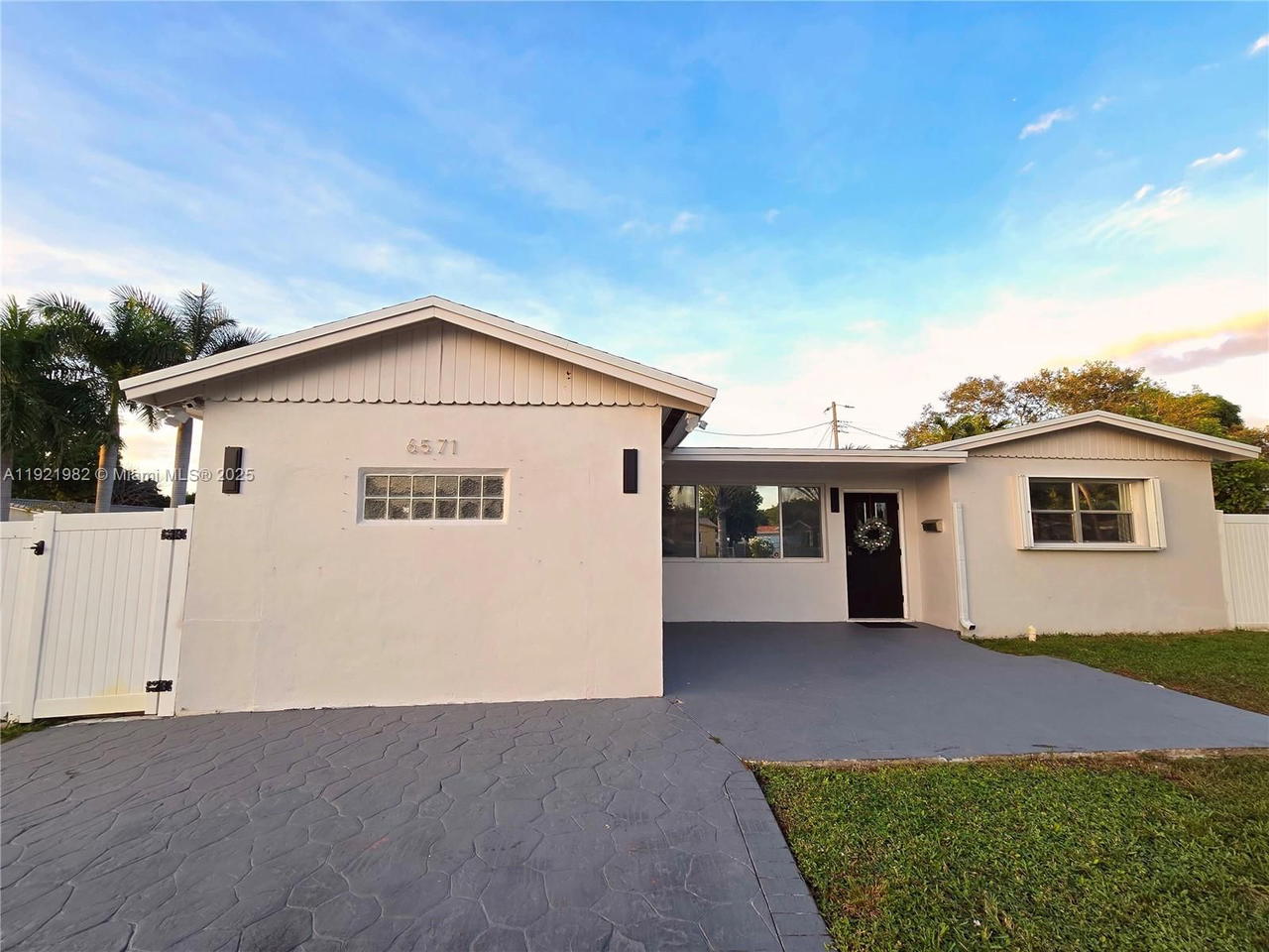 Real estate property located at 6571 Park St, Broward, Driftwood Plaza, Hollywood, FL