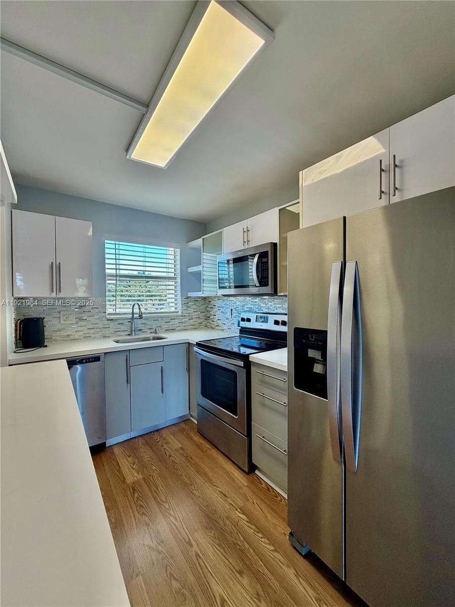 Real estate property located at 8350 Sunrise Lakes Blvd #202, Broward, Sunrise Lakes 54 Condo, Sunrise, FL