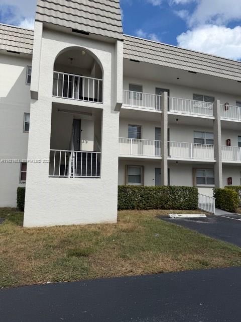 Real estate property located at 8350 Sunrise Lakes Blvd #202, Broward, Sunrise Lakes 54 Condo, Sunrise, FL