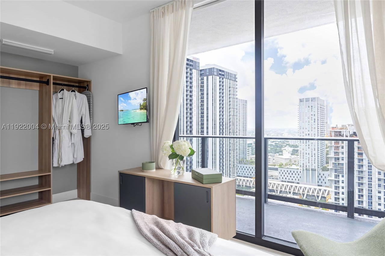 Real estate property located at 159 6th St #3002, Miami-dade, Gale Residences, Miami, FL