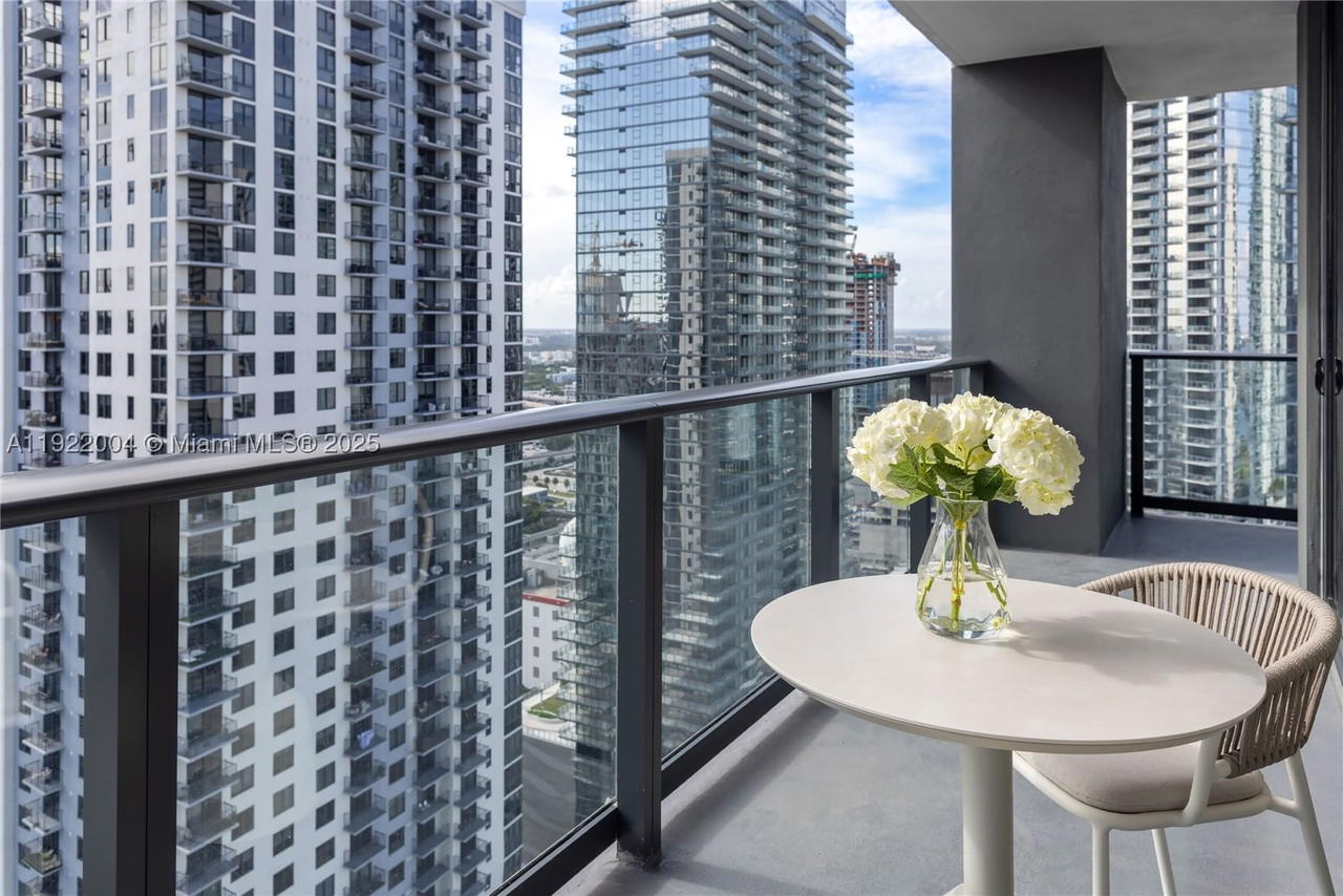 Real estate property located at 159 6th St #3002, Miami-dade, Gale Residences, Miami, FL