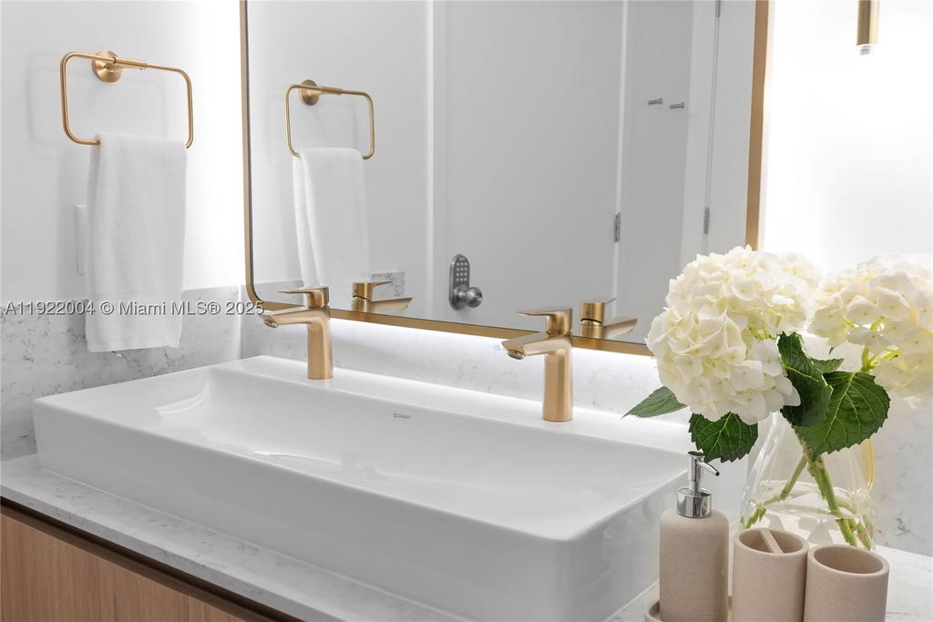 Real estate property located at 159 6th St #3002, Miami-dade, Gale Residences, Miami, FL