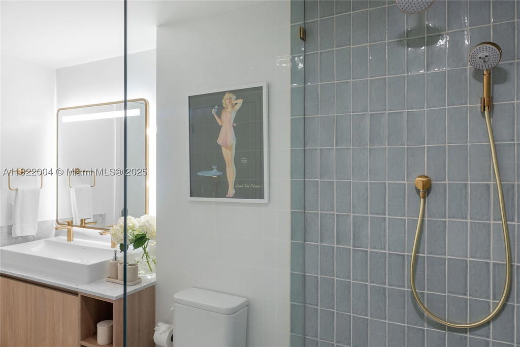 Real estate property located at 159 6th St #3002, Miami-dade, Gale Residences, Miami, FL