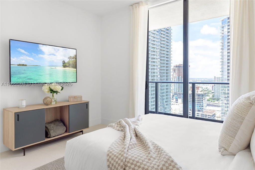 Real estate property located at 159 6th St #3002, Miami-dade, Gale Residences, Miami, FL