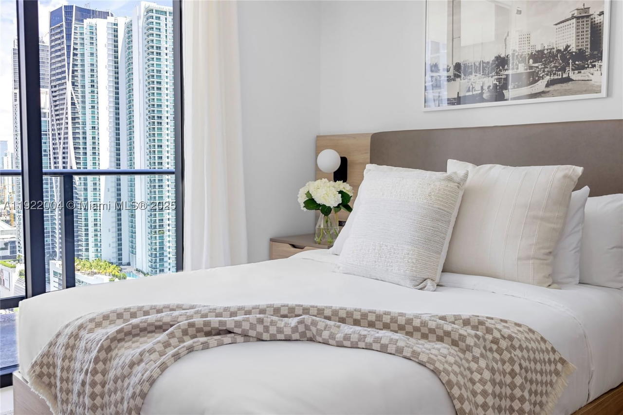 Real estate property located at 159 6th St #3002, Miami-dade, Gale Residences, Miami, FL