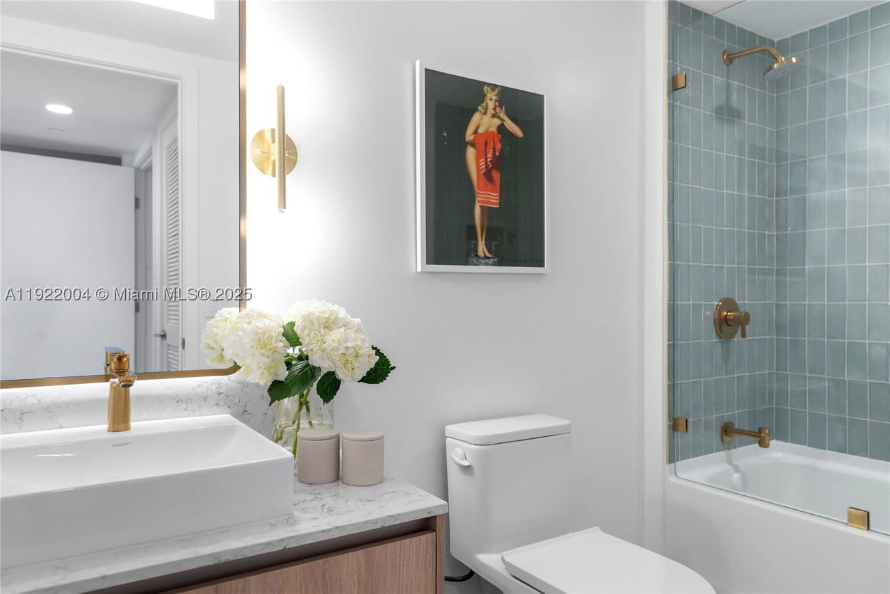 Real estate property located at 159 6th St #3002, Miami-dade, Gale Residences, Miami, FL