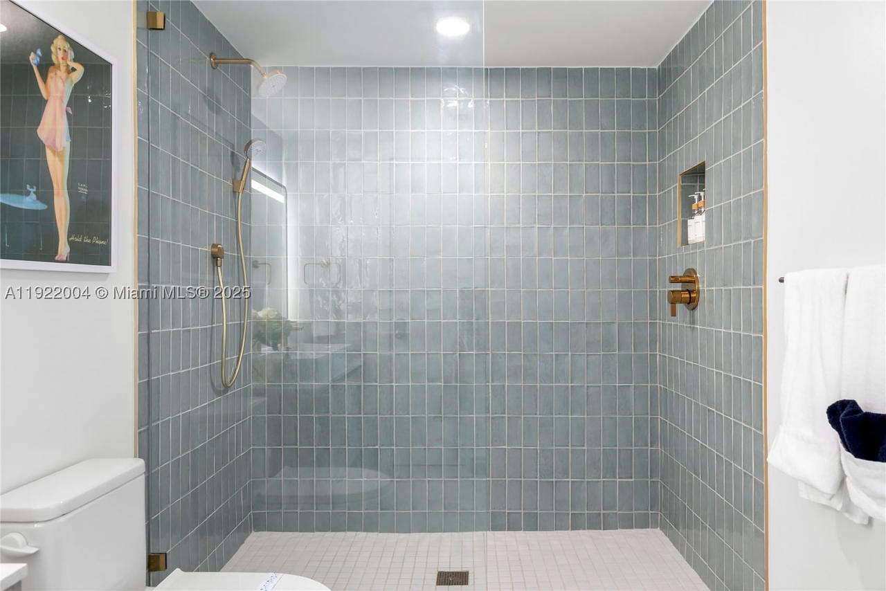 Real estate property located at 159 6th St #3002, Miami-dade, Gale Residences, Miami, FL