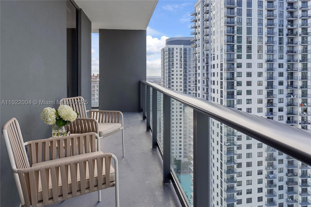 Real estate property located at 159 6th St #3002, Miami-dade, Gale Residences, Miami, FL