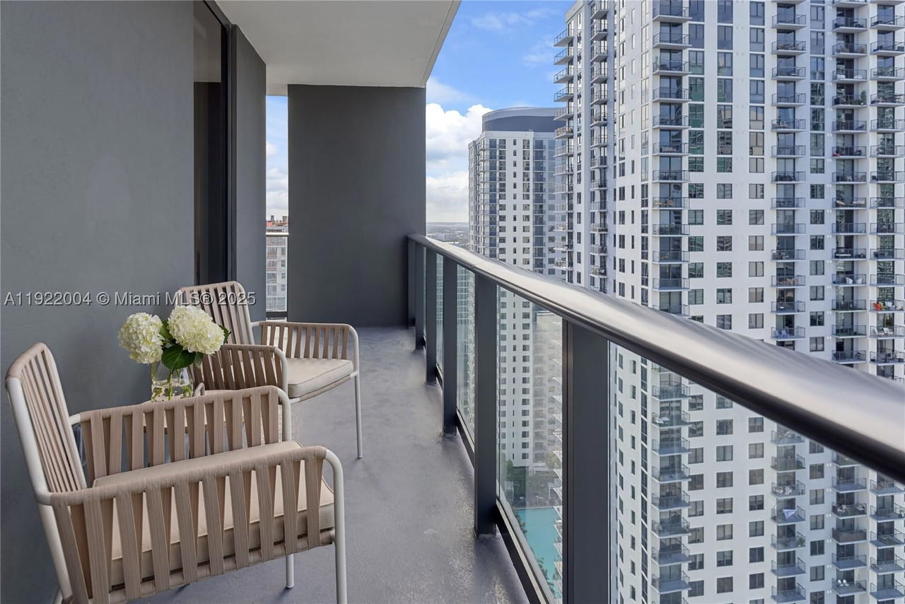Real estate property located at 159 6th St #3002, Miami-dade, Gale Residences, Miami, FL