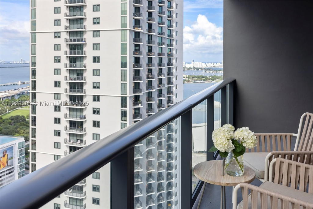 Real estate property located at 159 6th St #3002, Miami-dade, Gale Residences, Miami, FL