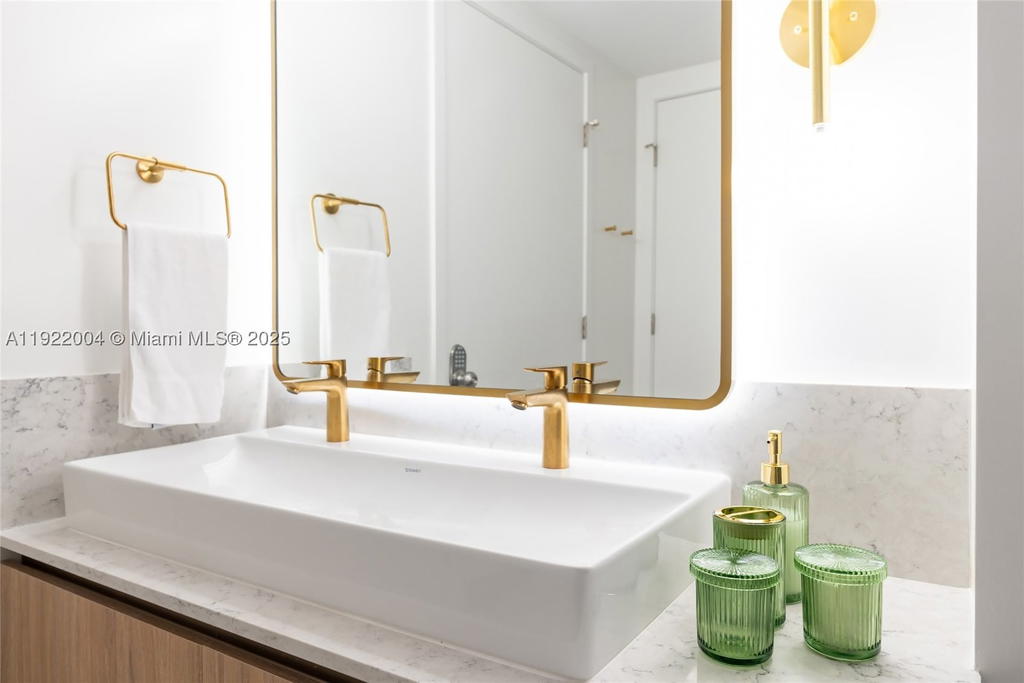 Real estate property located at 159 6th St #3002, Miami-dade, Gale Residences, Miami, FL