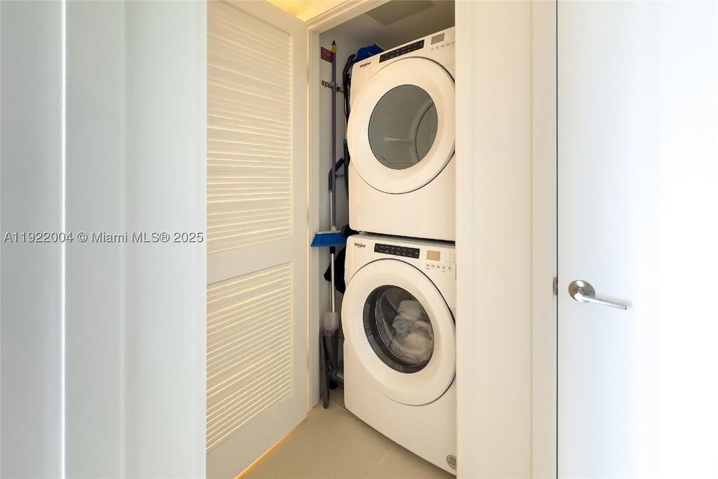 Real estate property located at 159 6th St #3002, Miami-dade, Gale Residences, Miami, FL