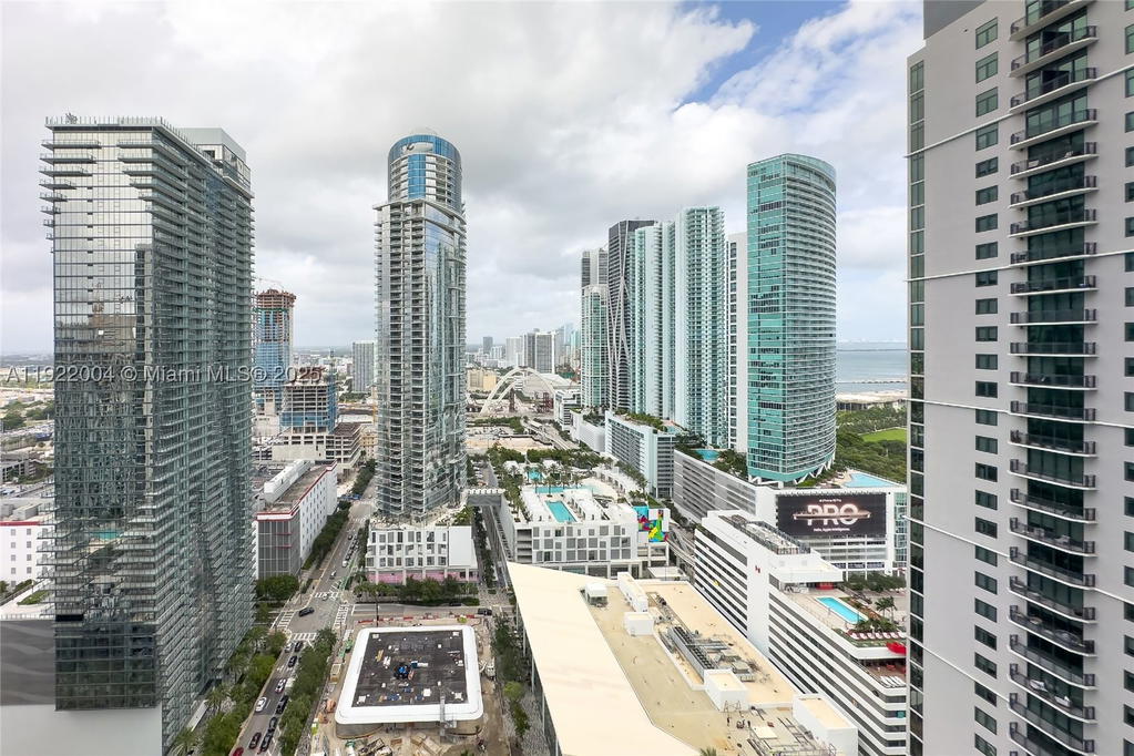 Real estate property located at 159 6th St #3002, Miami-dade, Gale Residences, Miami, FL