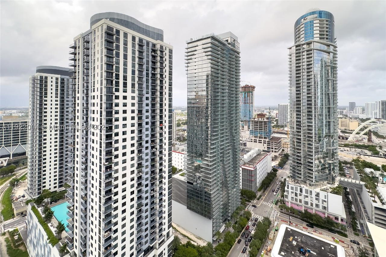 Real estate property located at 159 6th St #3002, Miami-dade, Gale Residences, Miami, FL