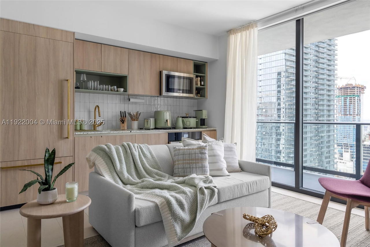 Real estate property located at 159 6th St #3002, Miami-dade, Gale Residences, Miami, FL