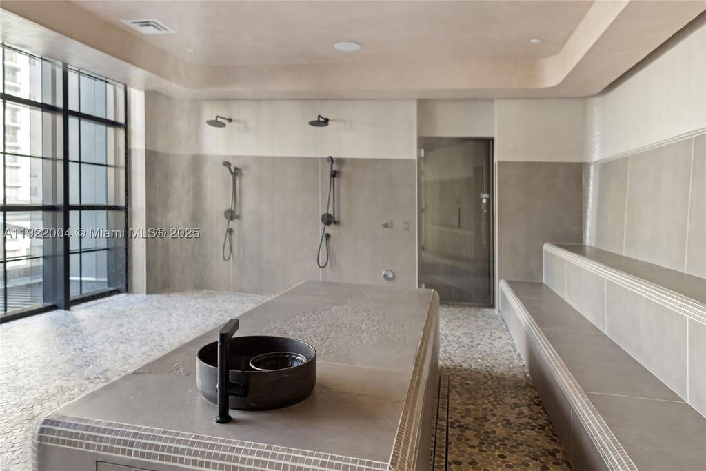 Real estate property located at 159 6th St #3002, Miami-dade, Gale Residences, Miami, FL