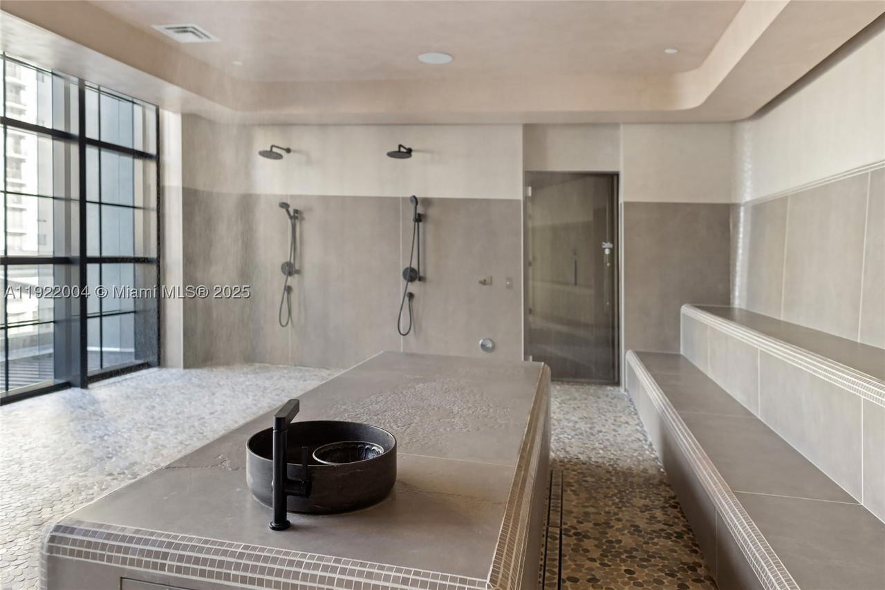 Real estate property located at 159 6th St #3002, Miami-dade, Gale Residences, Miami, FL