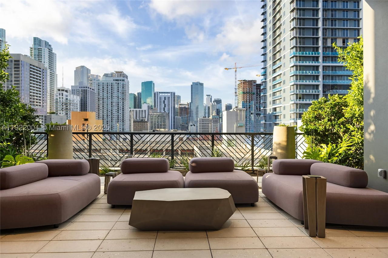 Real estate property located at 159 6th St #3002, Miami-dade, Gale Residences, Miami, FL