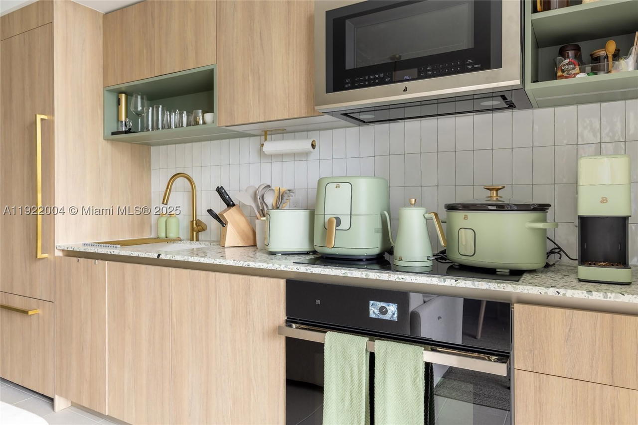 Real estate property located at 159 6th St #3002, Miami-dade, Gale Residences, Miami, FL