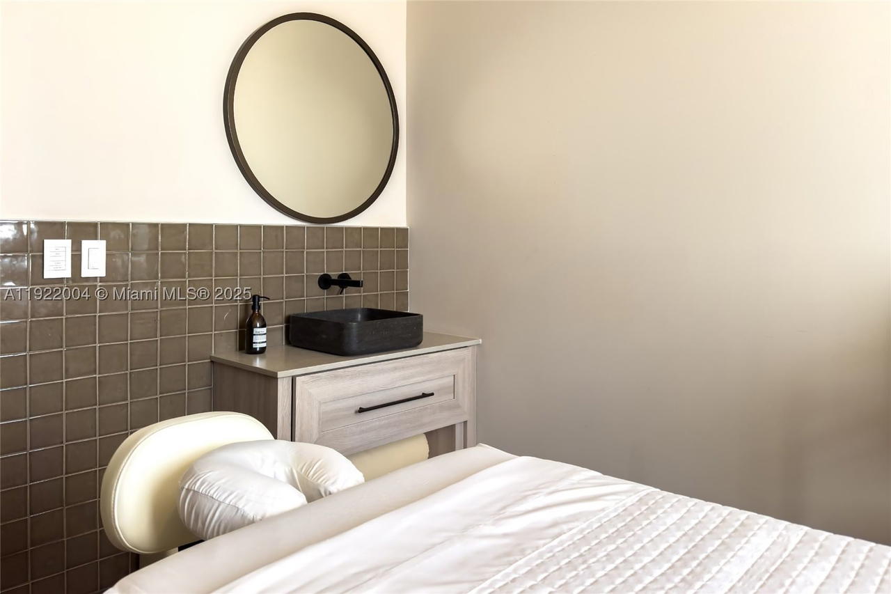 Real estate property located at 159 6th St #3002, Miami-dade, Gale Residences, Miami, FL