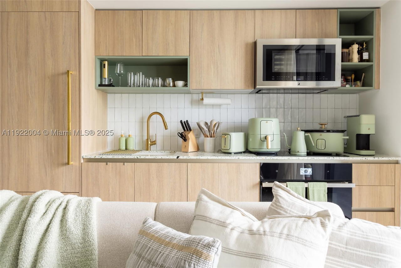 Real estate property located at 159 6th St #3002, Miami-dade, Gale Residences, Miami, FL