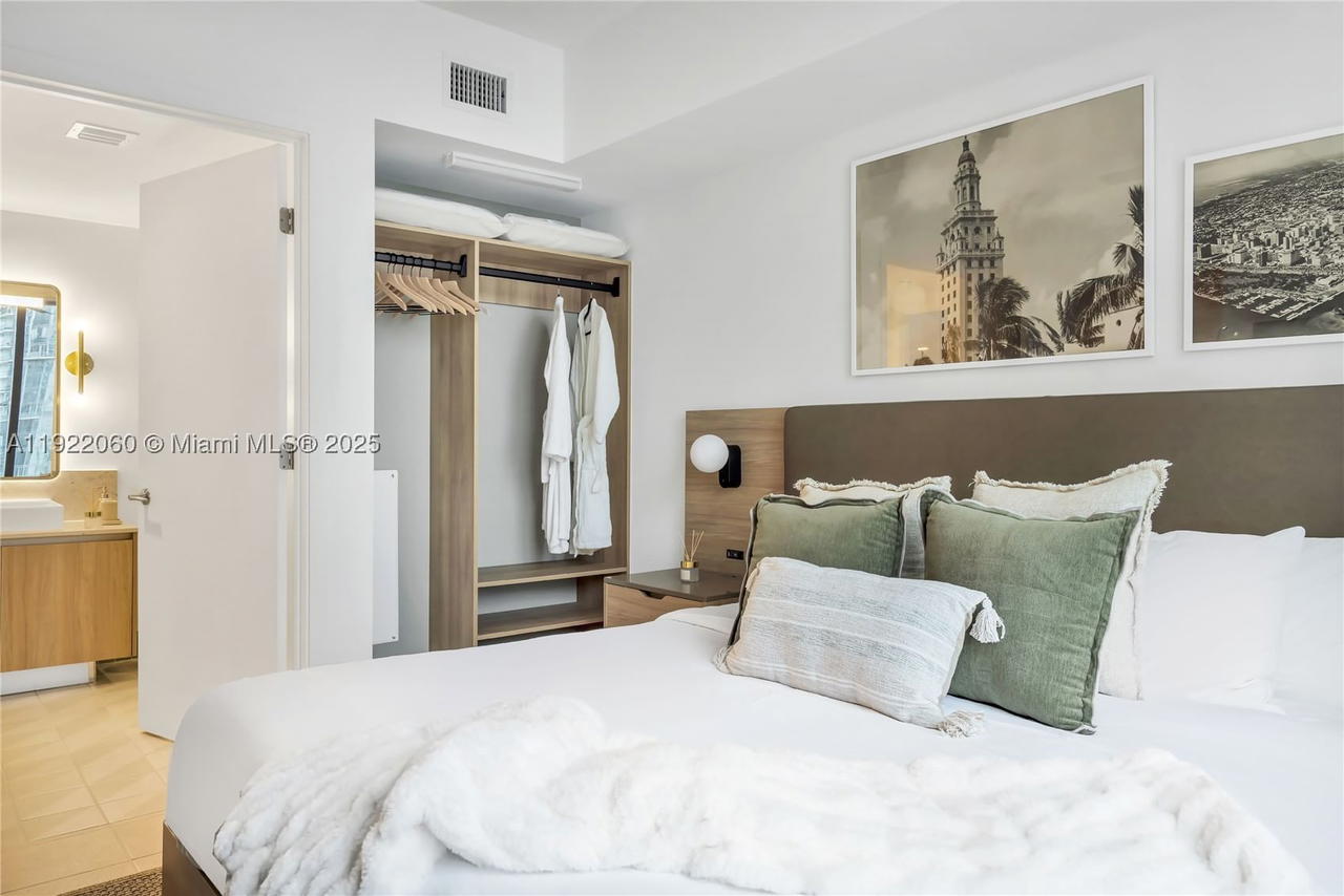 Real estate property located at 159 6th St #3209, Miami-dade, Gale Residences, Miami, FL