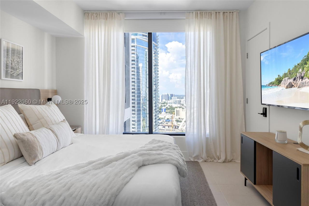 Real estate property located at 159 6th St #3209, Miami-dade, Gale Residences, Miami, FL