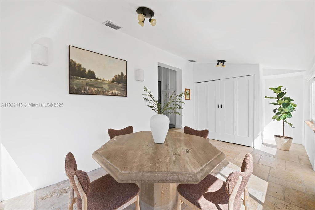 Real estate property located at 520 12th Ct, Broward, Croissant Park South Rive, Fort Lauderdale, FL