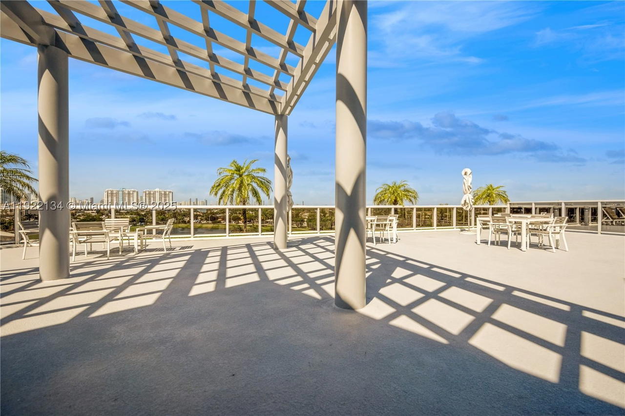Real estate property located at 2001 Meridian Ave #512, Miami-dade, The Meridian Condo, Miami Beach, FL