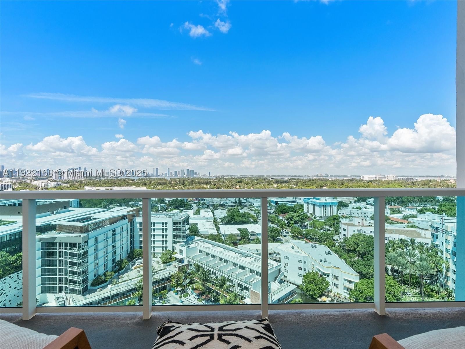 Real estate property located at 102 24th St PH-1613, Miami-dade, 2399 Collins Avenue, Miami Beach, FL