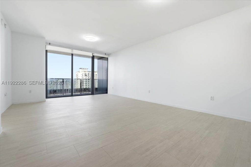 Real estate property located at 1000 Brickell Plz #3211, Miami-dade, Brickell Flatiron Condo, Miami, FL
