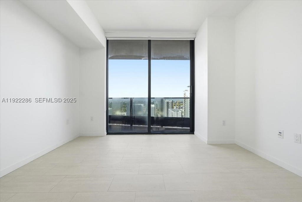 Real estate property located at 1000 Brickell Plz #3211, Miami-dade, Brickell Flatiron Condo, Miami, FL