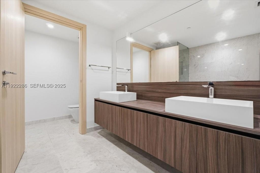 Real estate property located at 1000 Brickell Plz #3211, Miami-dade, Brickell Flatiron Condo, Miami, FL