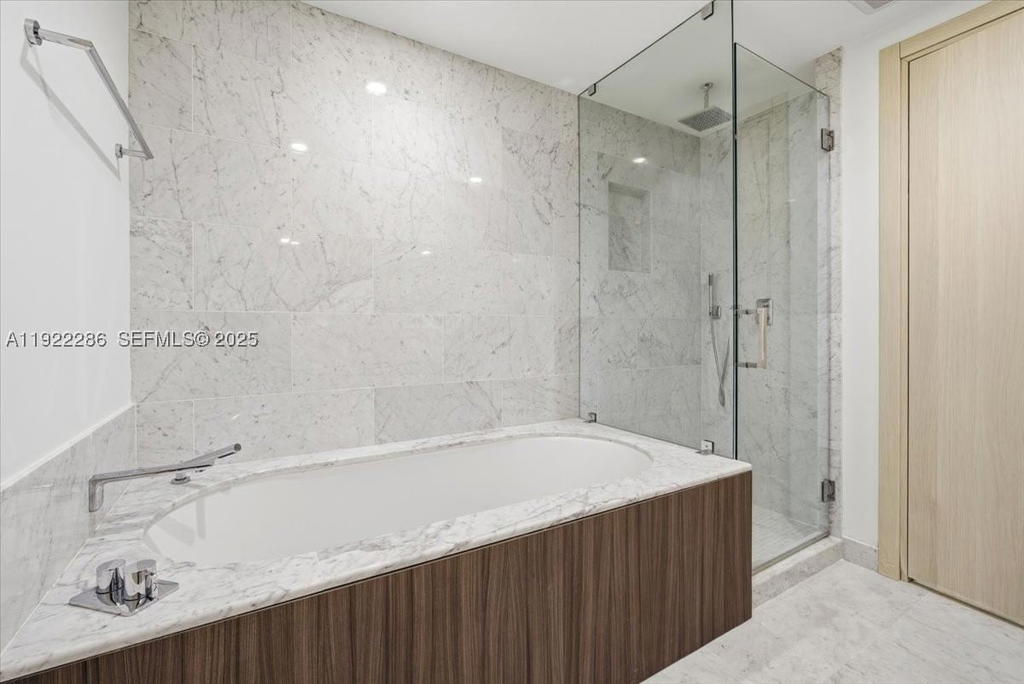 Real estate property located at 1000 Brickell Plz #3211, Miami-dade, Brickell Flatiron Condo, Miami, FL
