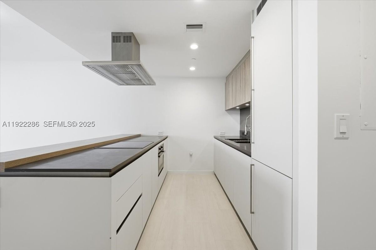 Real estate property located at 1000 Brickell Plz #3211, Miami-dade, Brickell Flatiron Condo, Miami, FL