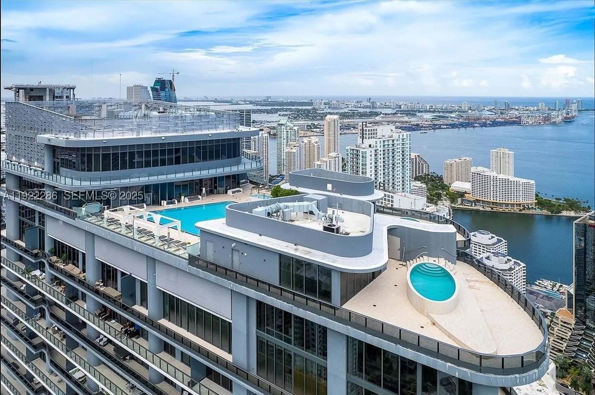 Real estate property located at 1000 Brickell Plz #3211, Miami-dade, Brickell Flatiron Condo, Miami, FL